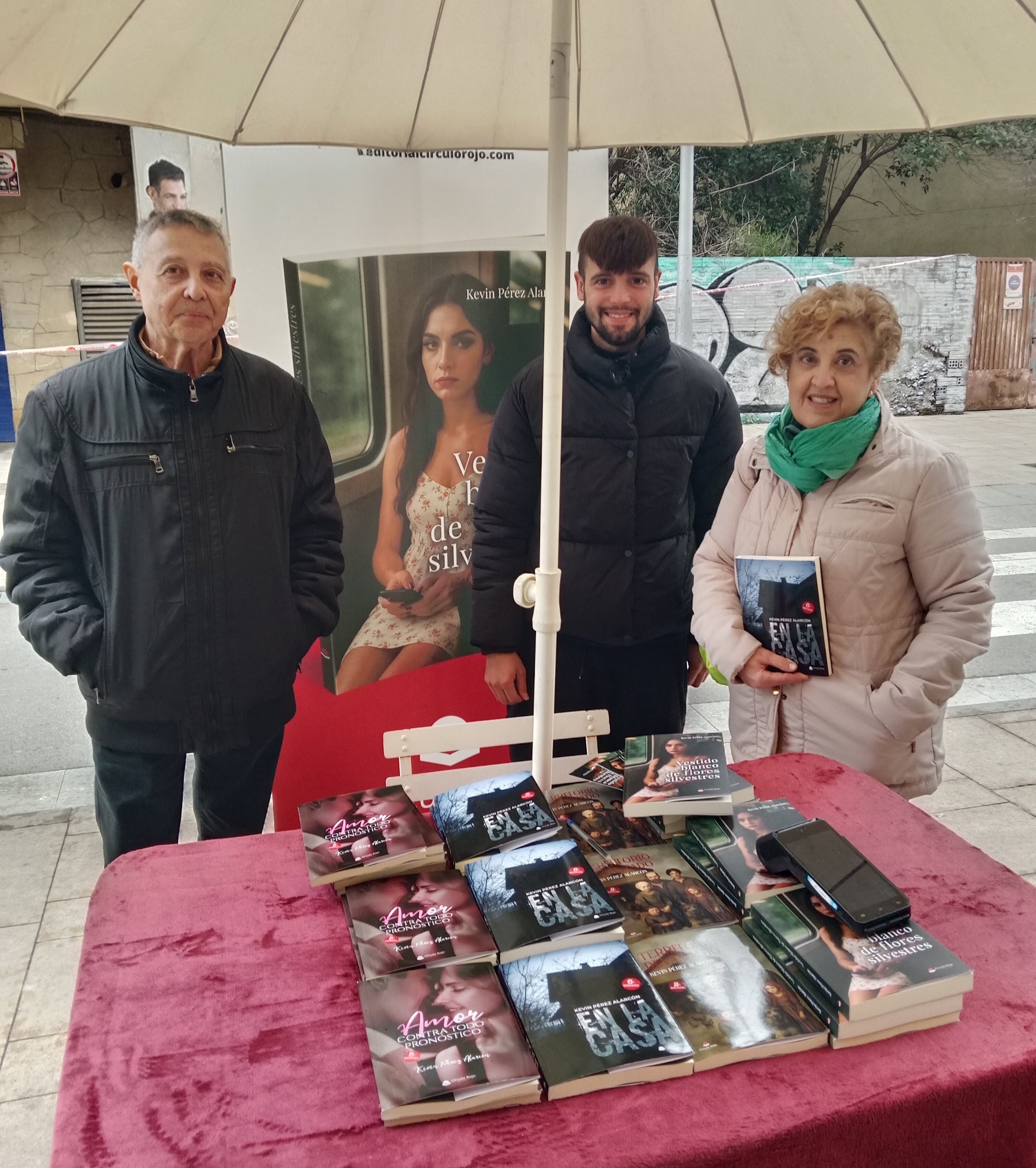 Lectores con mi novela En la casa
