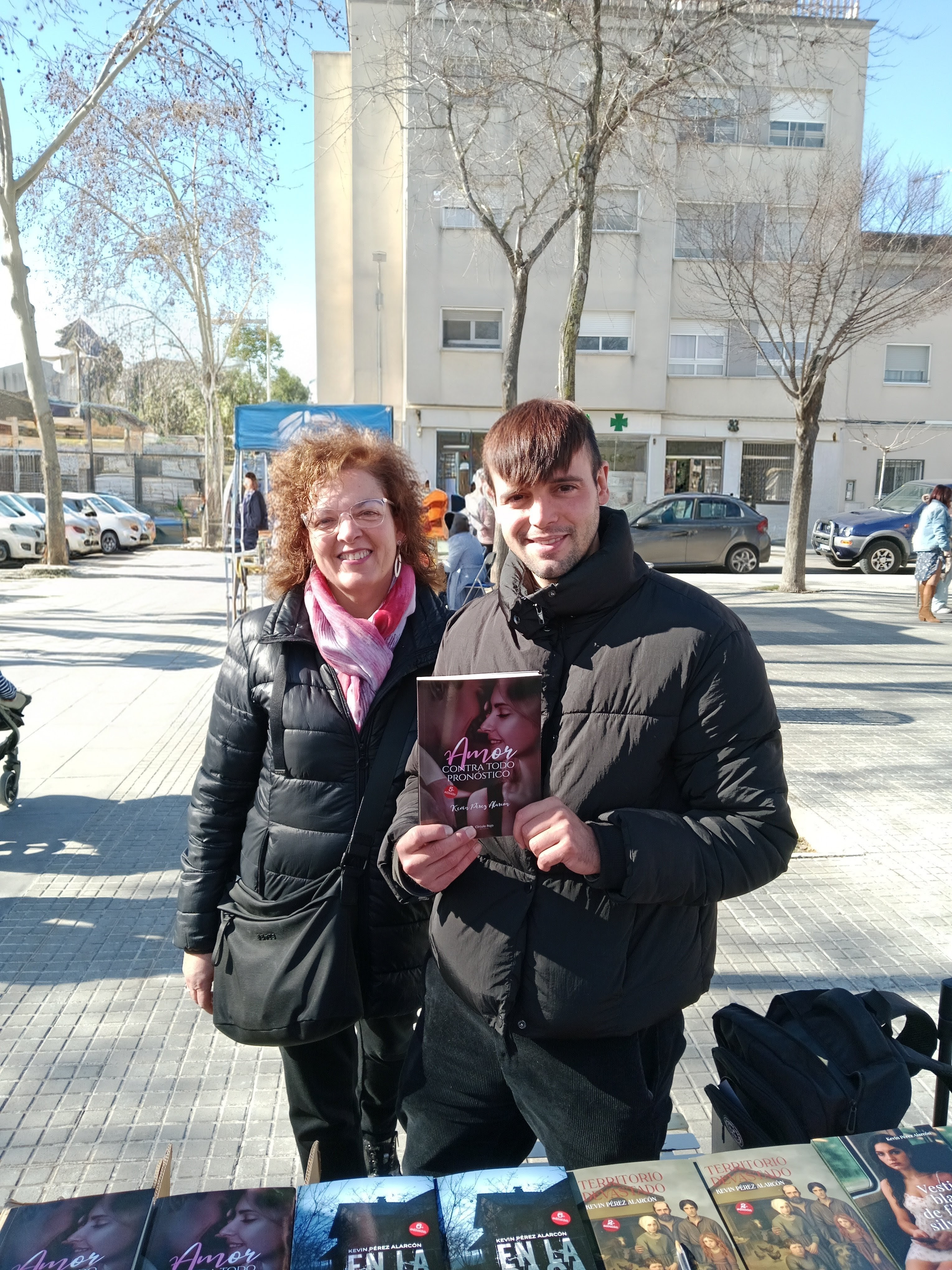 Lectora con mi novela Amor contra todo pronóstico